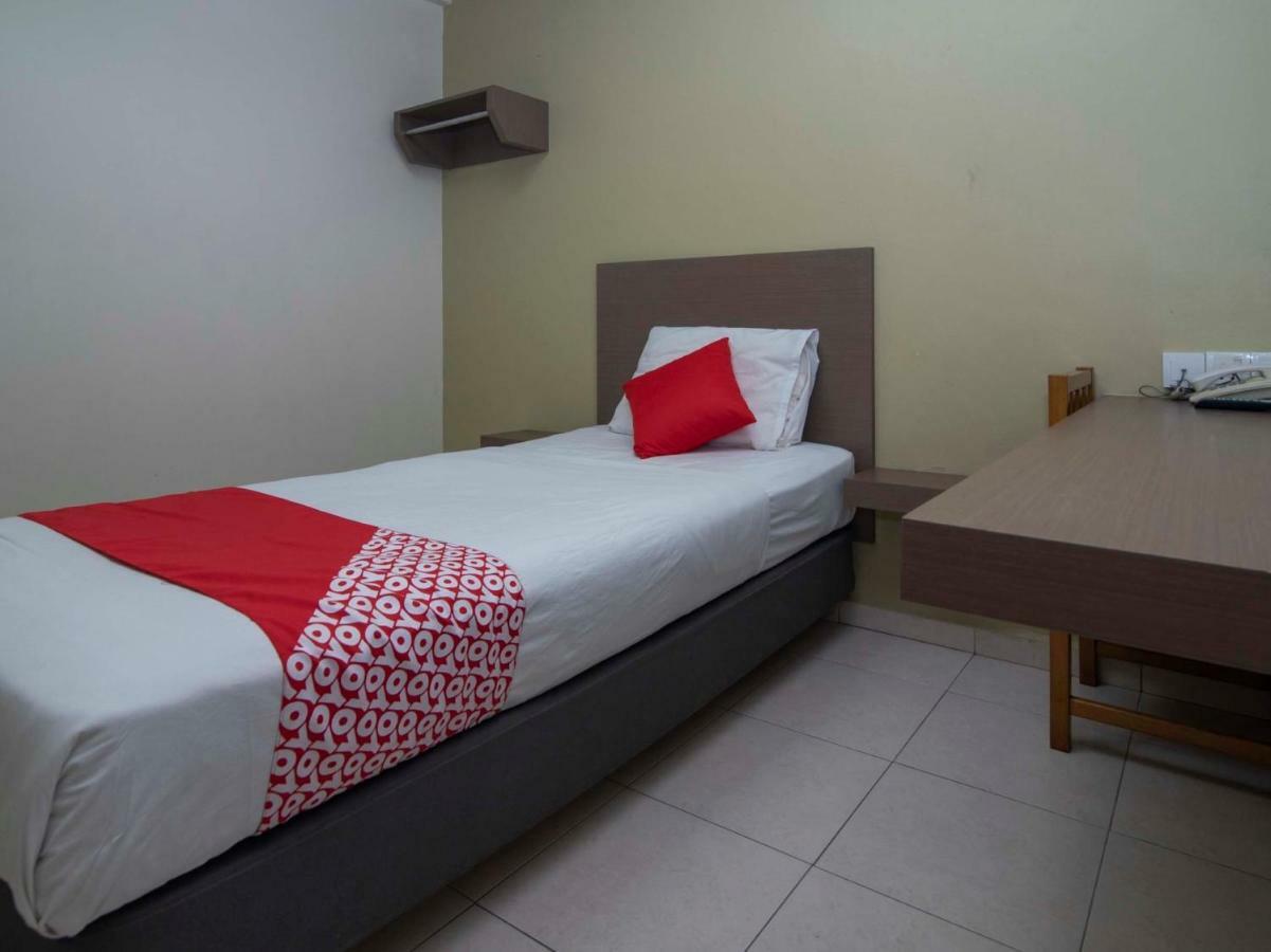 Oyo 434 Marbella Hotel Johor Bahru Ngoại thất bức ảnh